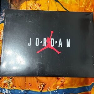 Jordan Air Retro Box in Black and Red